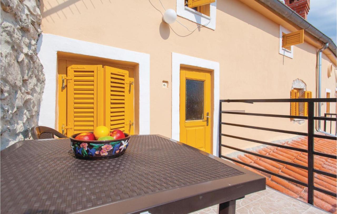 1 Bedroom Beautiful Apartment In Omišalj Exterior foto
