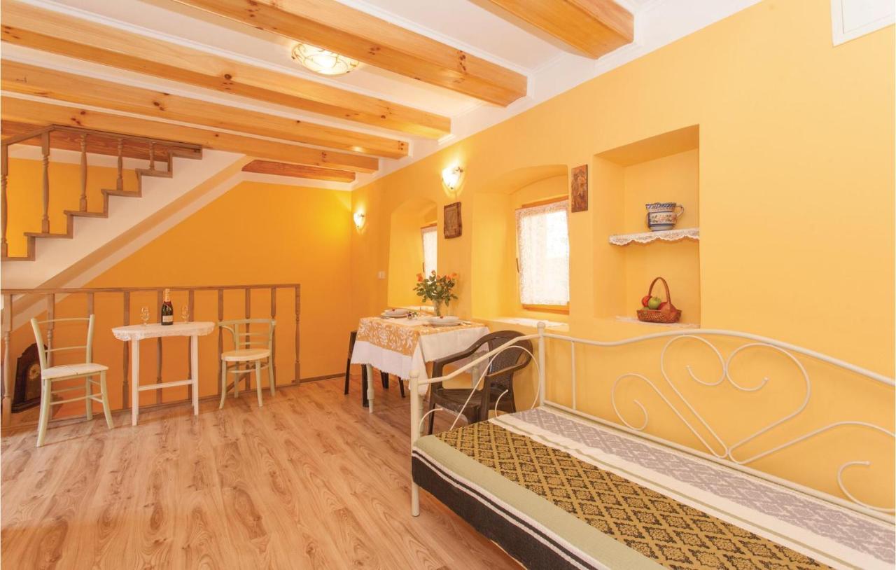 1 Bedroom Beautiful Apartment In Omišalj Exterior foto